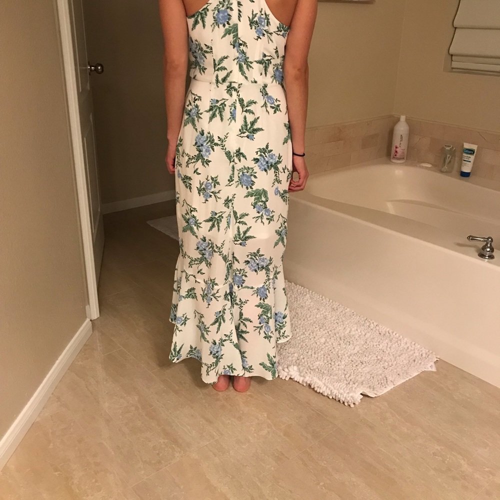 Beautiful white floral dress - Picture 2 of 4